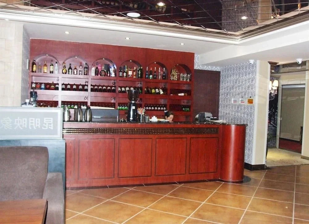Yinlong Hotel