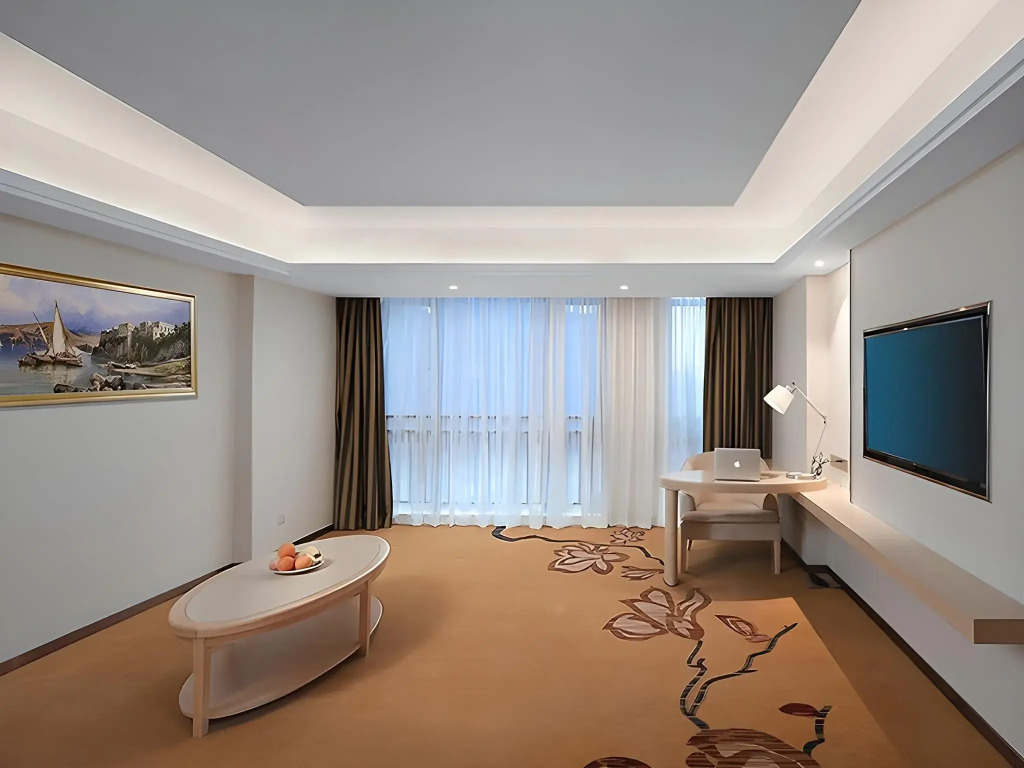 Vienna International Hotel (New Economic Development Zone store of Nanchang West Railway Station)