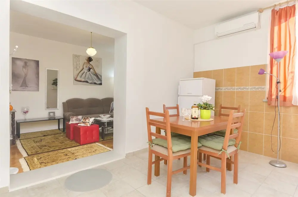 Apartment and Rooms Ive