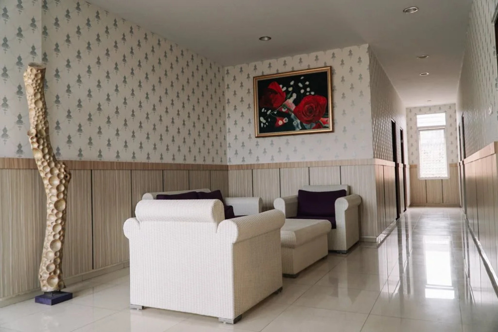Summer Season Hotel