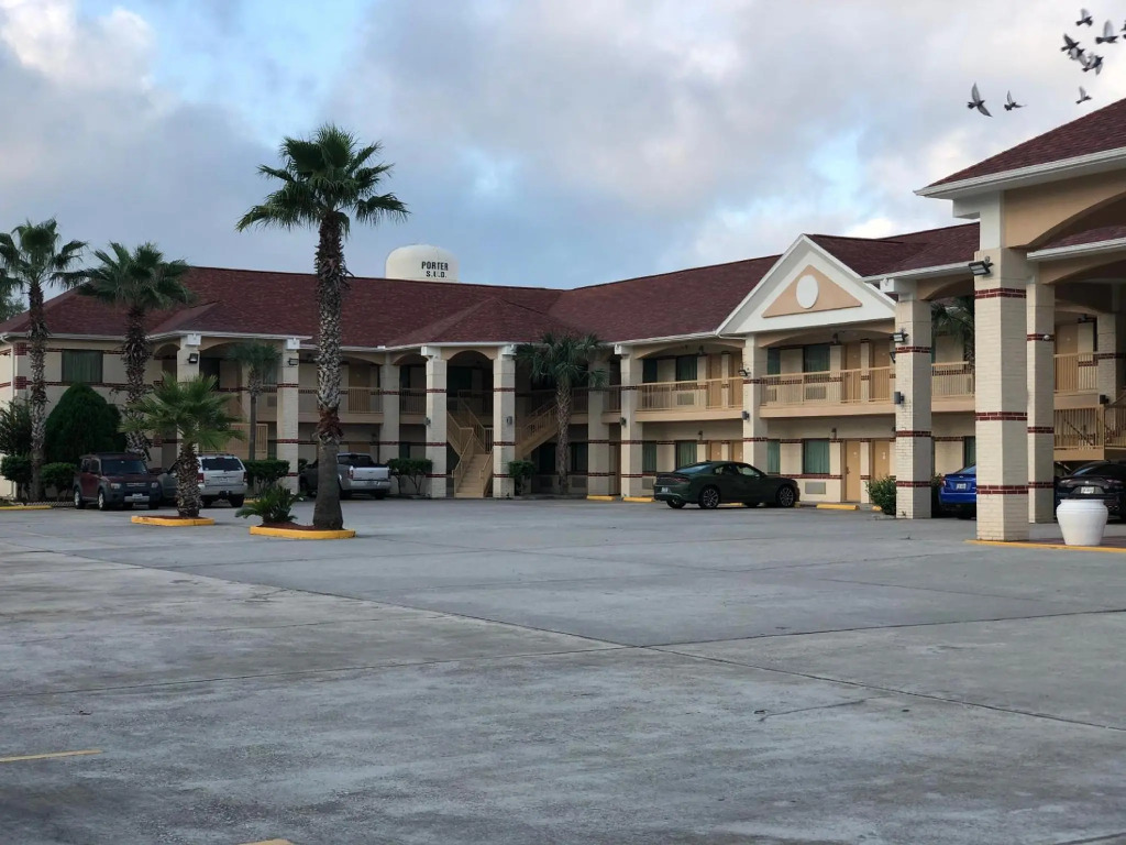 Porter Executive Inn & Suites