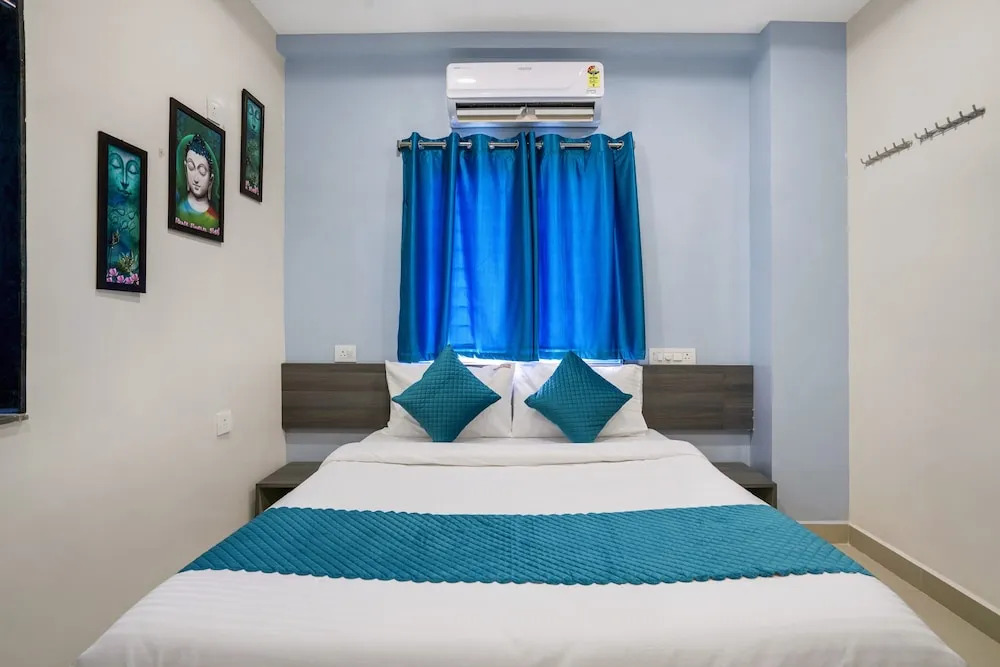 The Balcony Suites