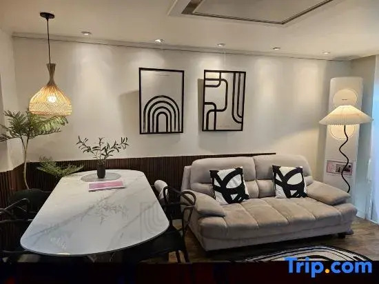 Yongsan Hyochang Park 3 minutes, breakfast included, luggage storage service,