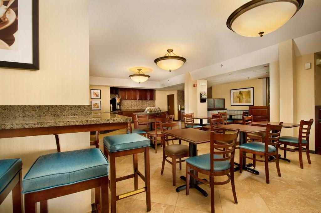 Drury Inn & Suites St. Louis St. Peters