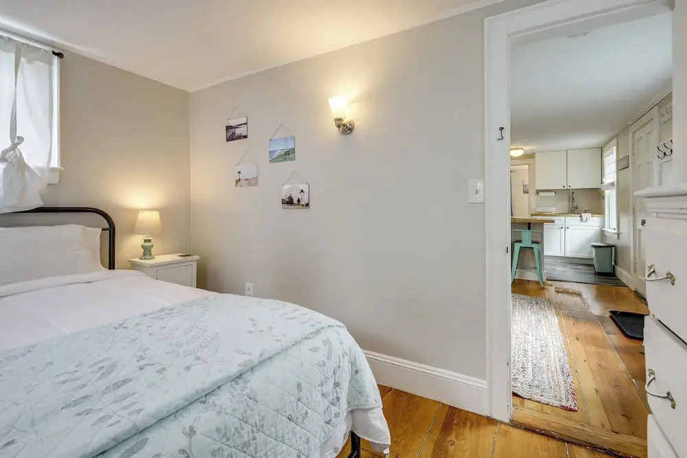 1 Mi to Ferry: 'sea Street Cottage' in Hyannis