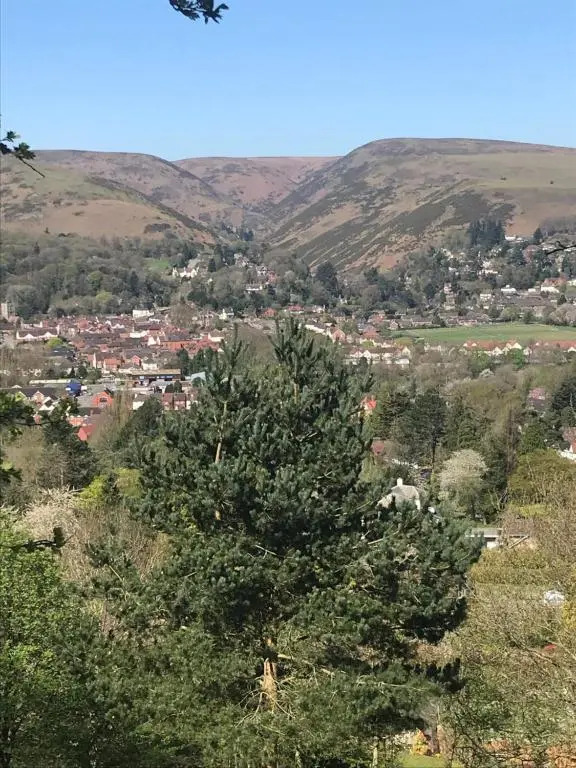 Spacious first floor apartment in the centre of Church Stretton with free parking