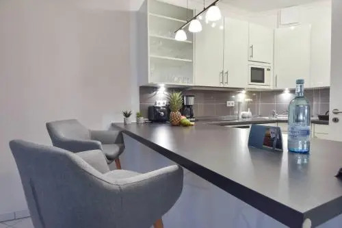 Villa Marfa, App 02