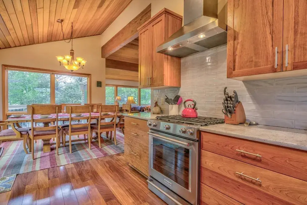 2 Tan Oak-Hot Tub-3BR/2BA
