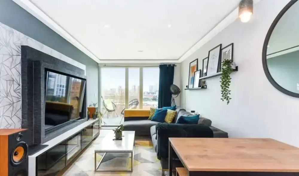 Londonaprt/1bed/balcony/gym/tv/wifi