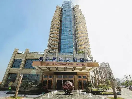 Tianyi International Hotel (Nandujiang Meilan Airport Branch)