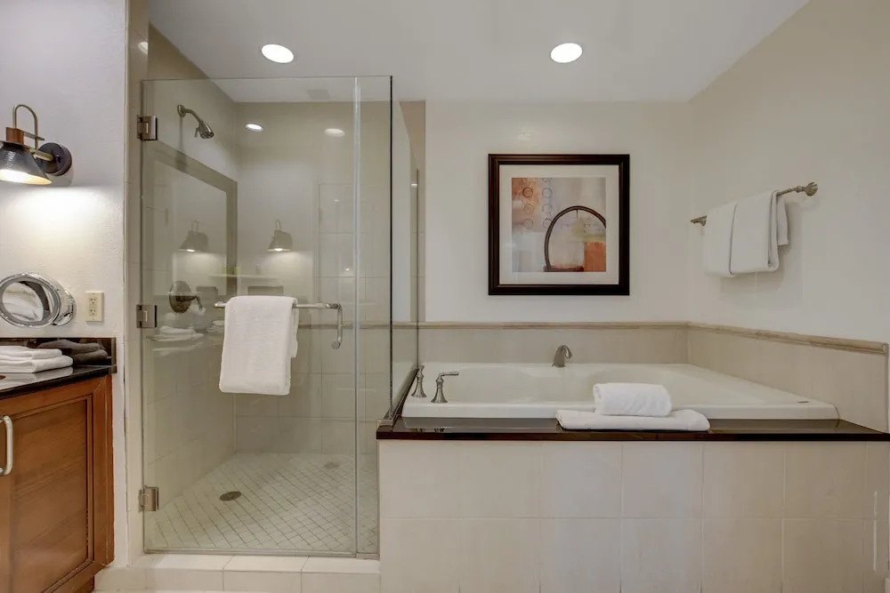 Premium Suite w/balcony at The Signature