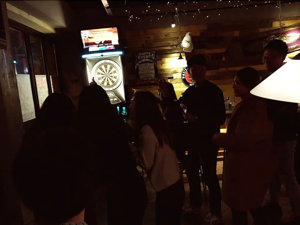 Check and out Guesthouse & Pub