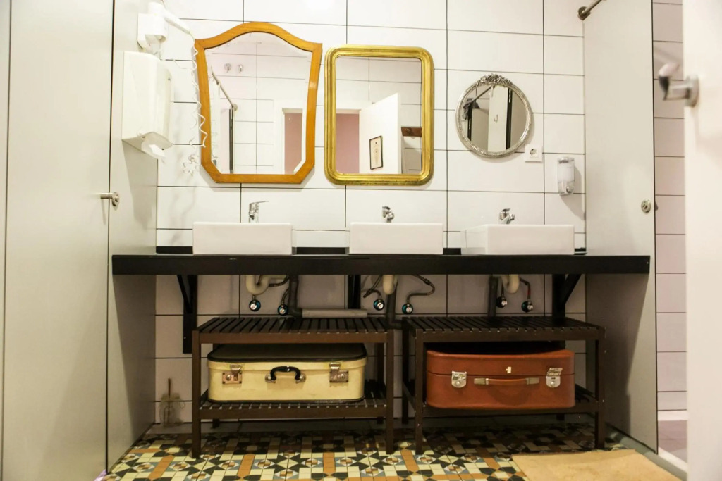 Pars Tailors Hostel