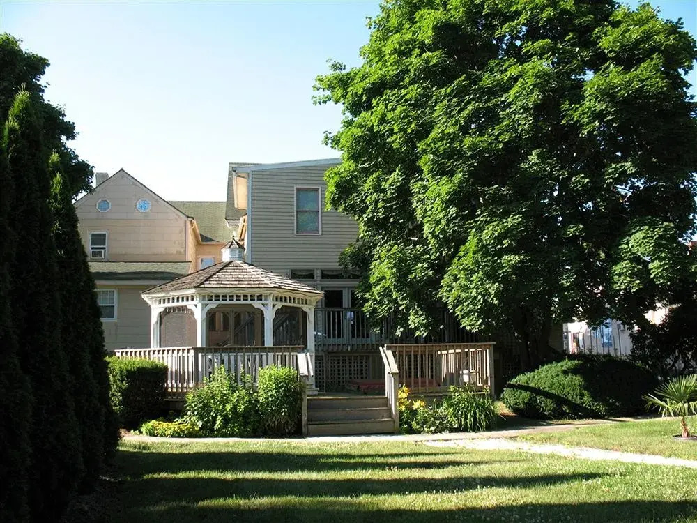 J.D. Thompson Inn
