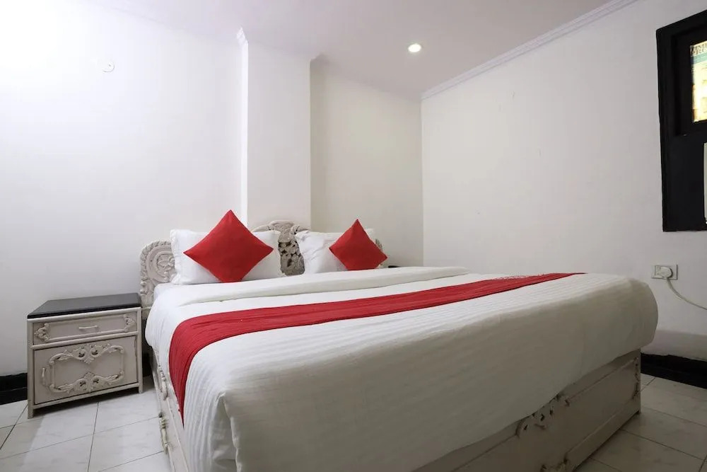OYO 60476 Hotel Silver Rooms