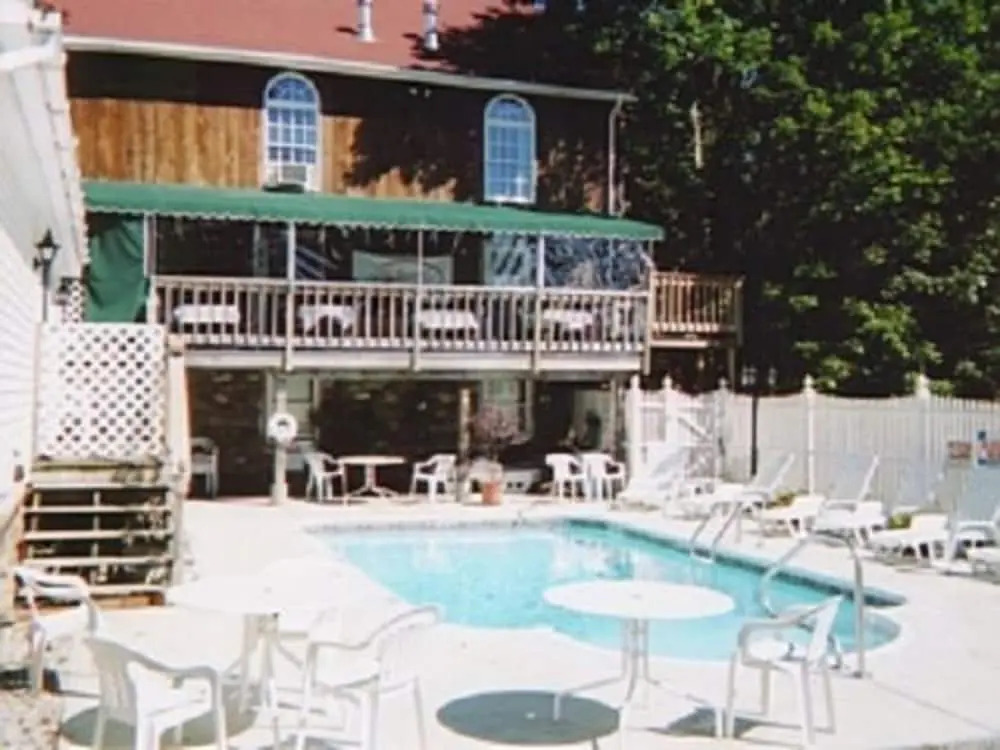 Sturbridge Country Inn