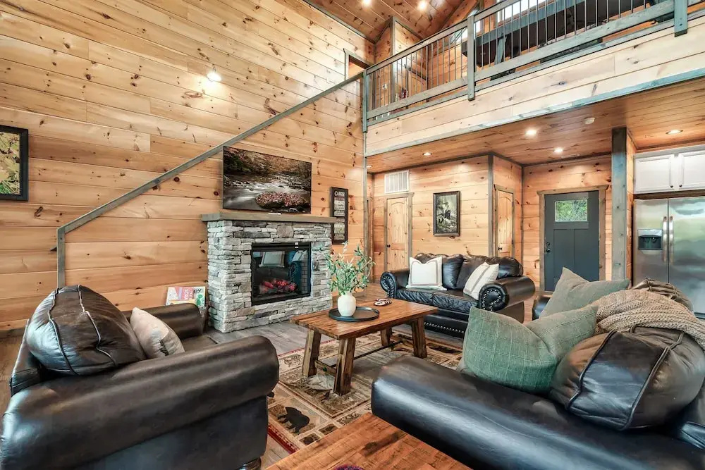 Smoky Horizon by Avantstay Game Room, Movie Theater, Deck w Hot Tub Views!