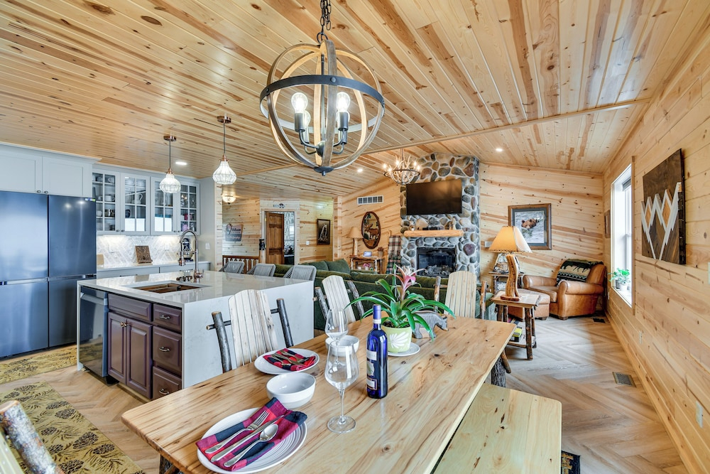Luxe Hideaway on Houghton Lake: Families Welcome!