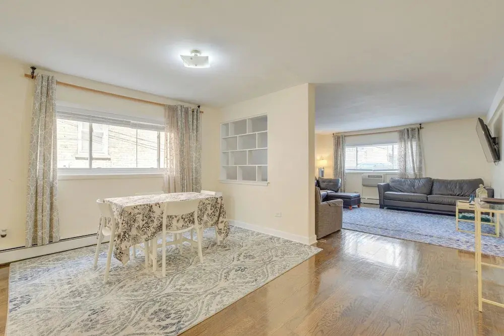 Walk to Train: Convenient Skokie Condo!