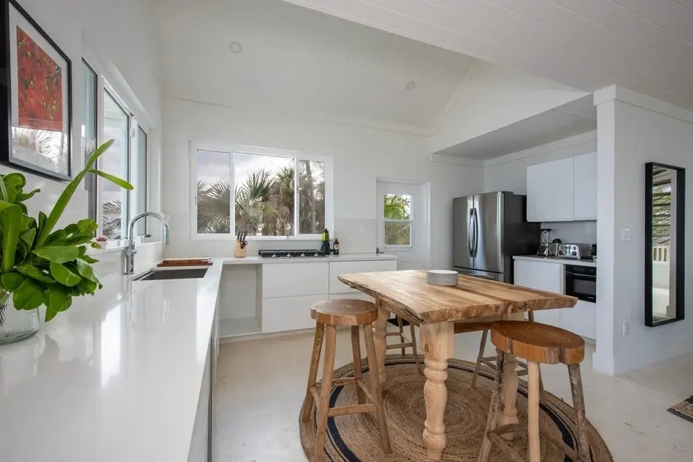 Veselka - Remodeled Home On Double Bay Beach 3 Bedroom Home