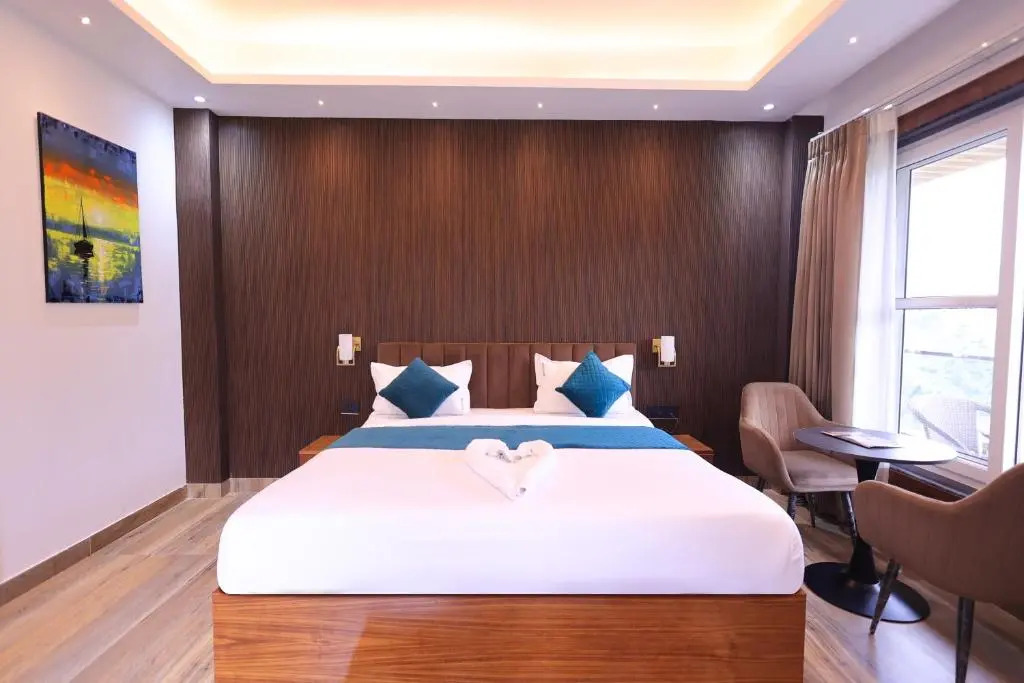 The Hoften Snowia Luxury Stay, Mukteshwar - Near Bhalugarh Waterfall
