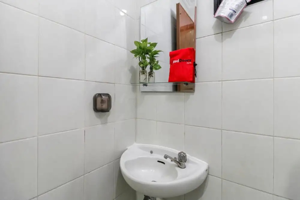 De Kost Grogol by RedDoorz