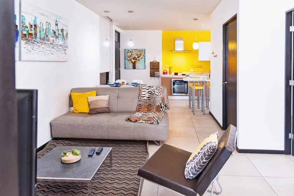 Save, pretty apt. W/playground, in Monterrey’s Center, 3 room, 1KSB, 2 SB, 2BTH. By Mty Living. S2 702