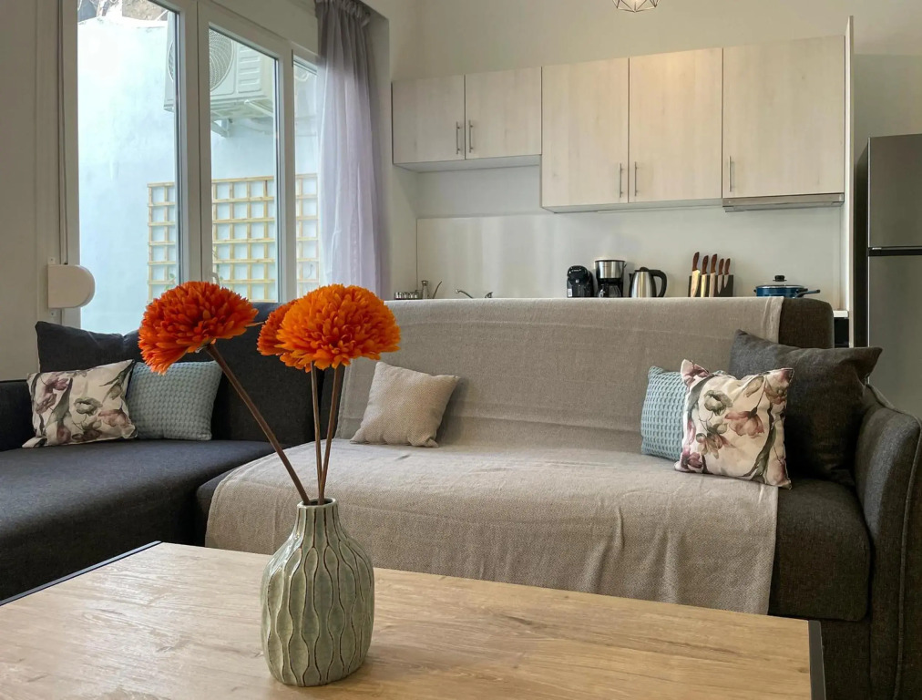 SOHO Modern 55sqm Studio with Secret Garden