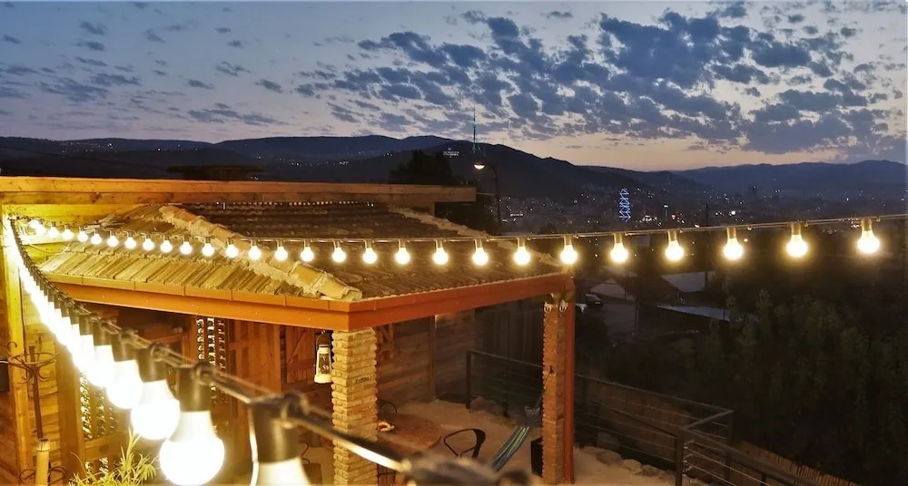 Falcon Apartments - Terrace