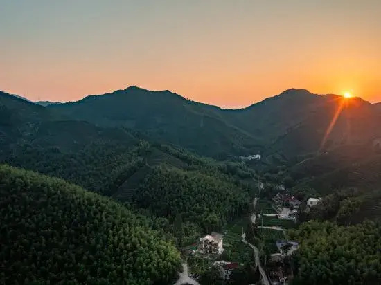 Moganshan Pinzhu Guanlan Yueying Hot Spring Holiday Home