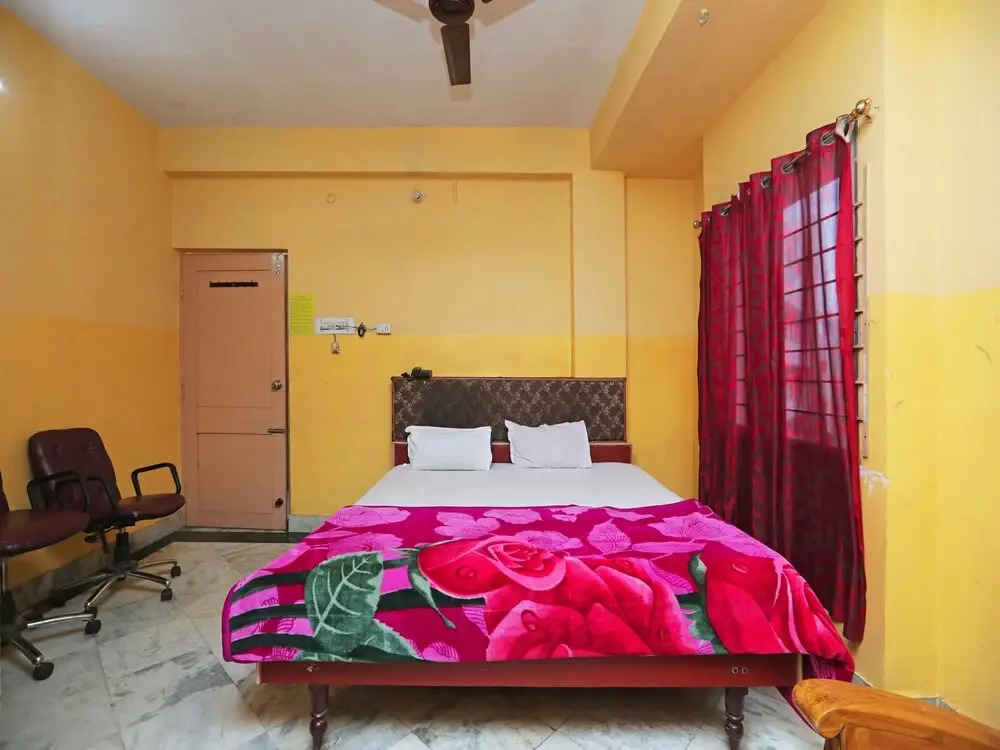 SPOT ON 45472 Hotel Savitri
