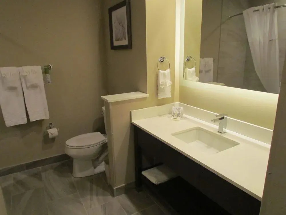 Airdrie Inn & Suites