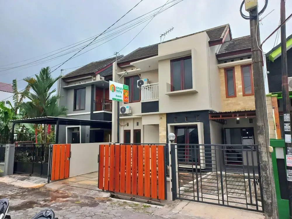 Homestay Syariah Dekat Monjali dan JCM by Simply Homy