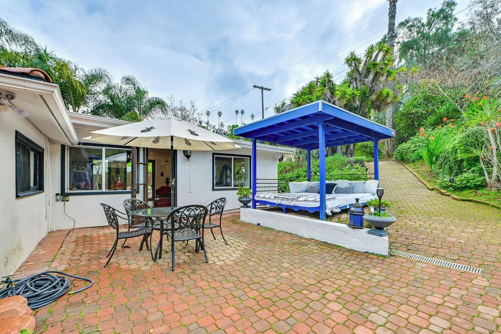 Gather & Unwind Outdoors, Stylish Vista Retreat!