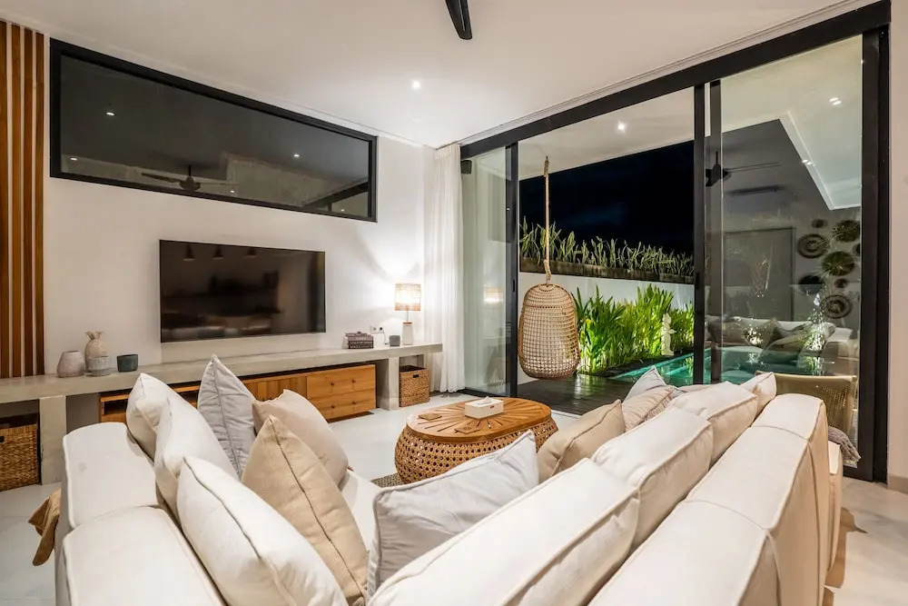 Villa Ozkar - Elegant 3-Bedroom Villa with Pool & Sunset Terrace