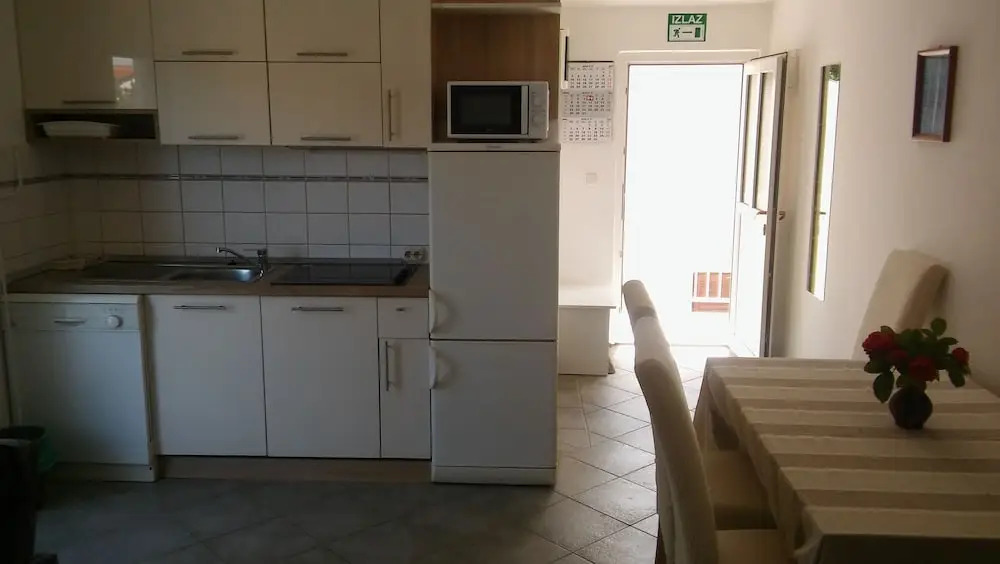 Room in Apartment - Great Location Just a Short Walk From the Beach and Downtown Biograd - 4 Guests!