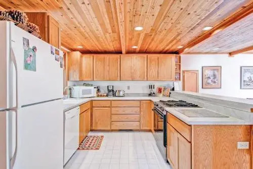 Red Fox Retreat - 2BR/2BA Tri-Level Home
