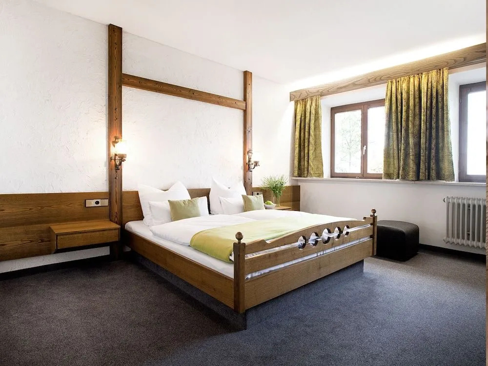 Hotel-Landgasthof KREUZ