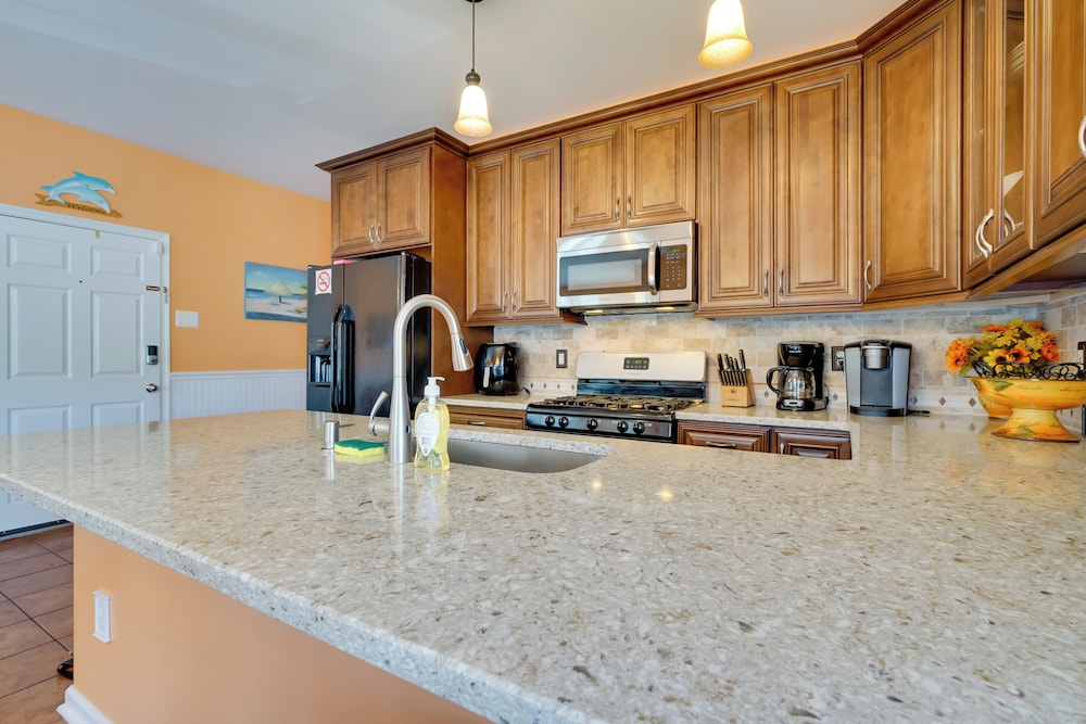 Breezy Wildwood Condo ~ 2 Blocks to Beach!