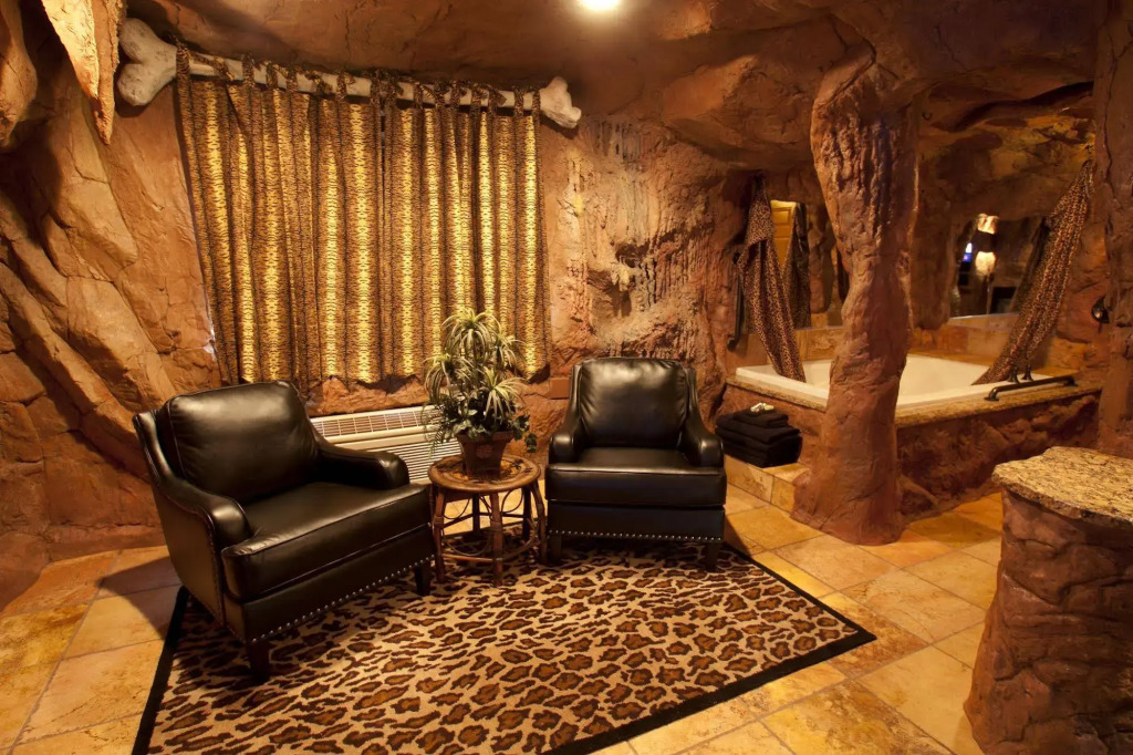 Black Swan Inn Luxurious Theme Rooms