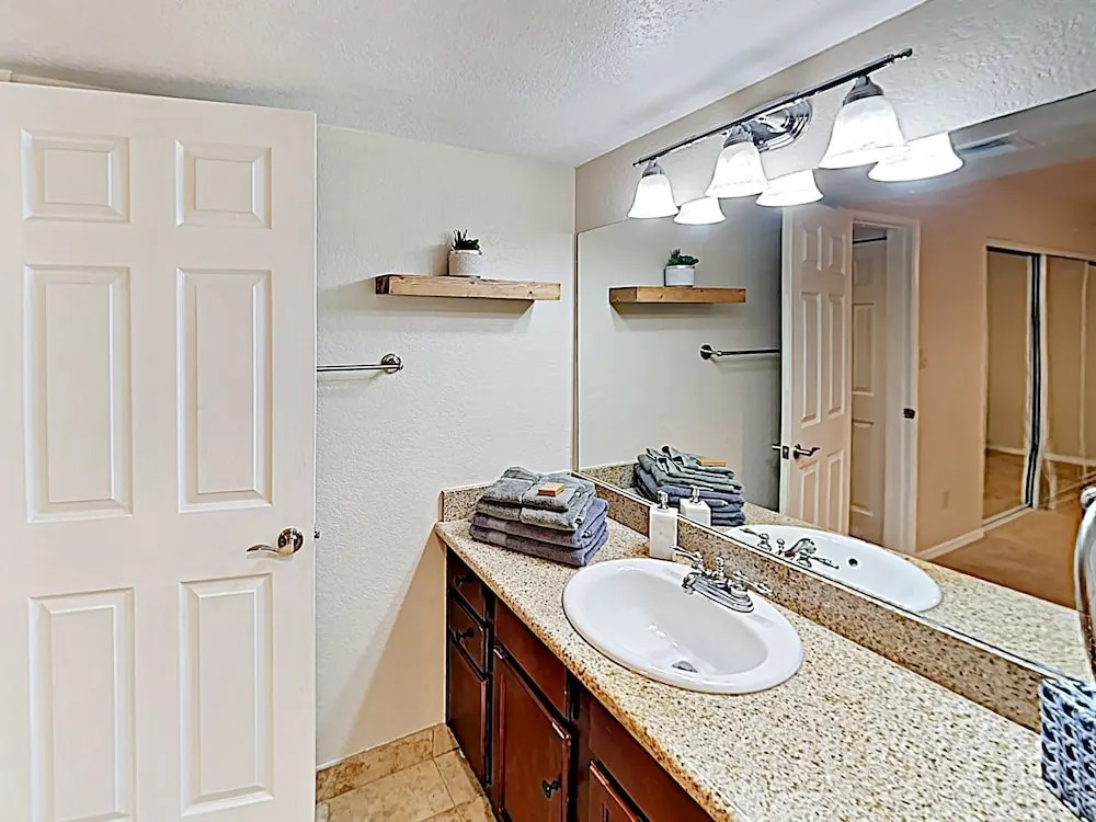 3600 Scottsdale - 2 Br Condo