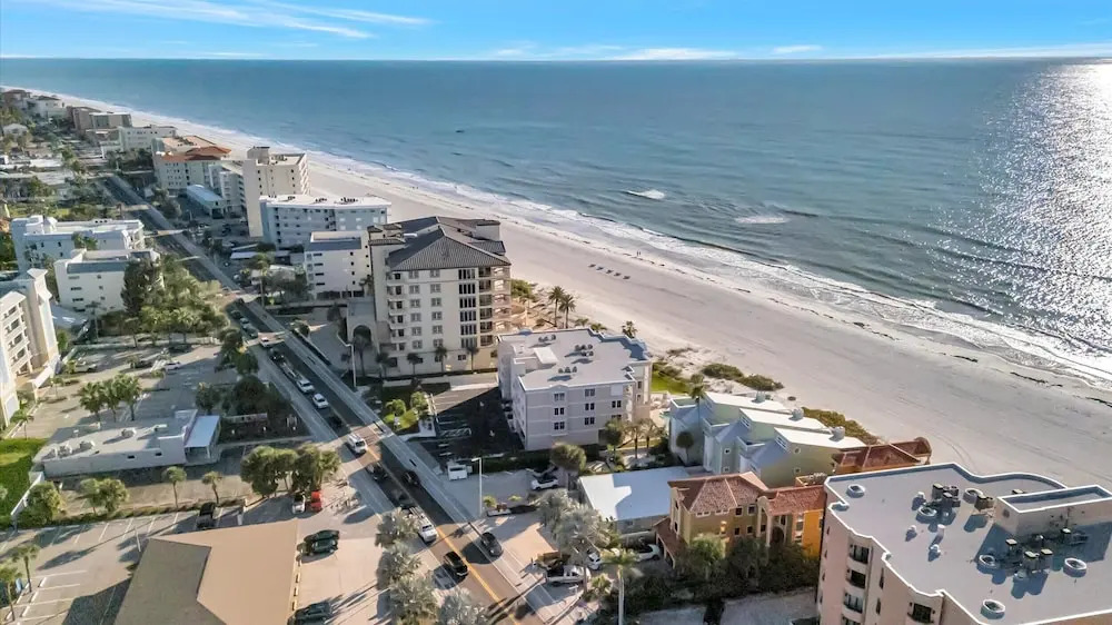 Beachfront Ocean Views Balcony Condo Sleeps 8