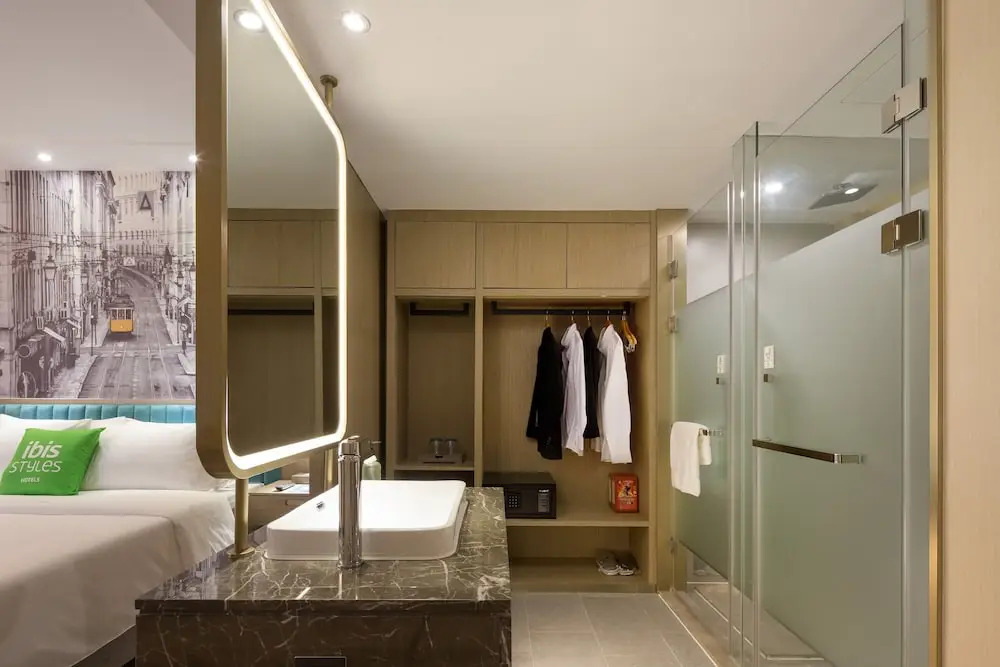 Kaigaosi Hotel (Guangzhou Railway Station Subway Station Baima Clothing City)