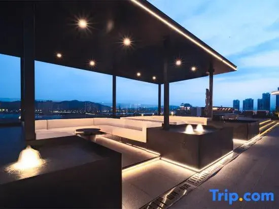Xiamen Mountain · and Sea View Hotel