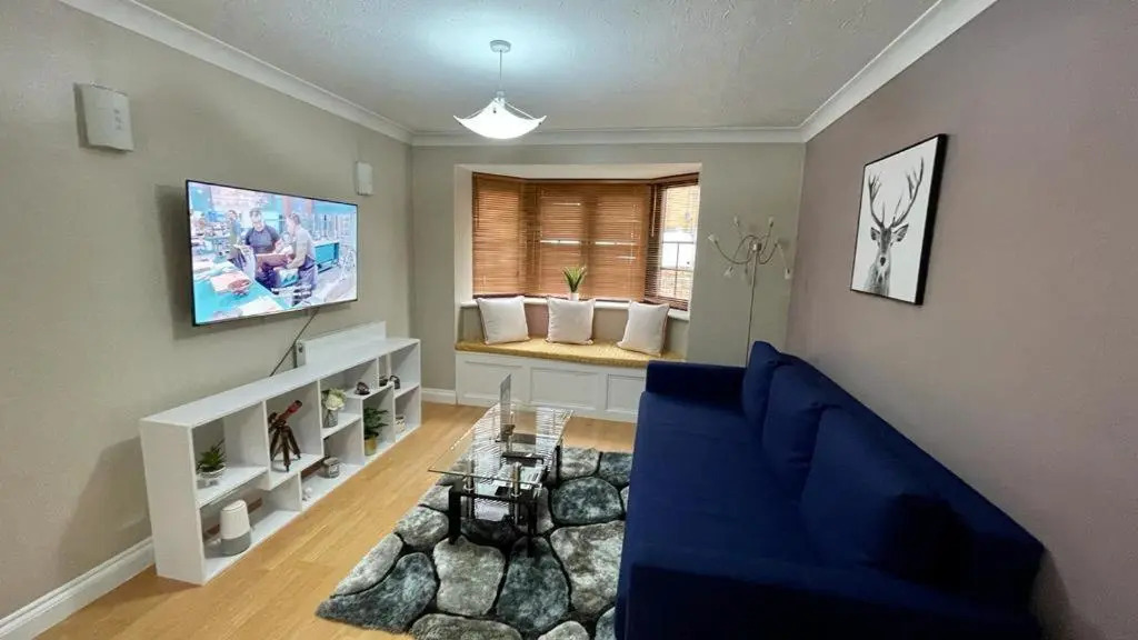 RiverView 1 Bed Apartment with Parking by CozyNest
