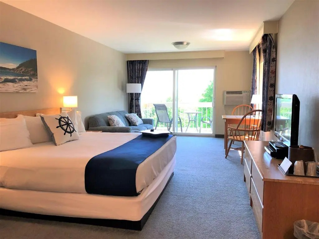 Atlantic Eyrie Lodge