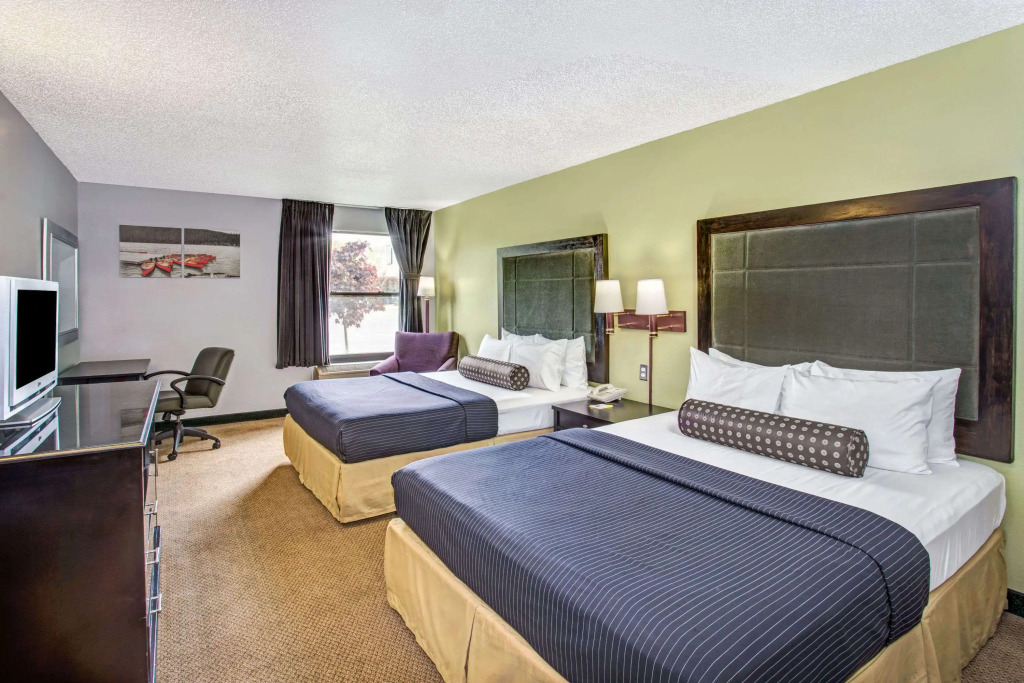Days Inn by Wyndham Great Lakes Naval Base