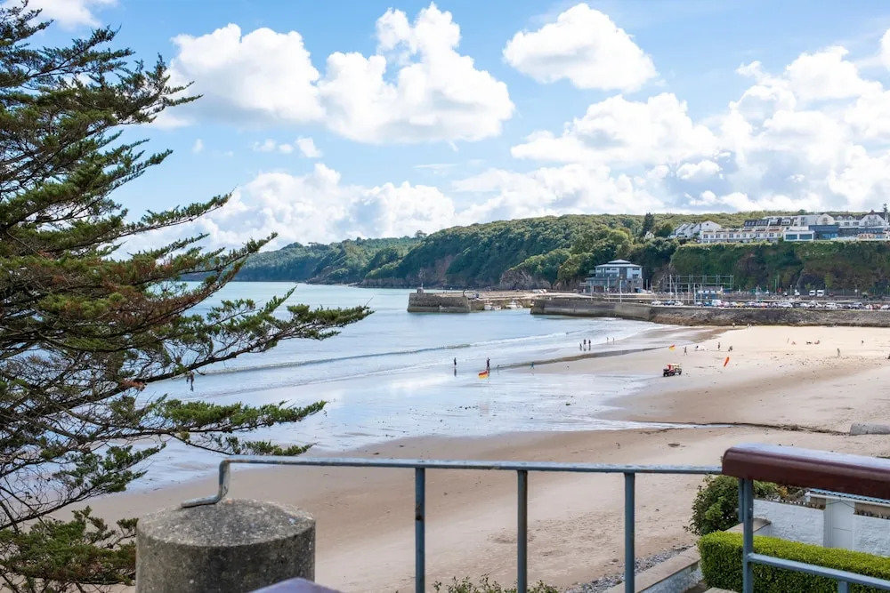 33 Beach Court - Direct Beach Access Sea Views