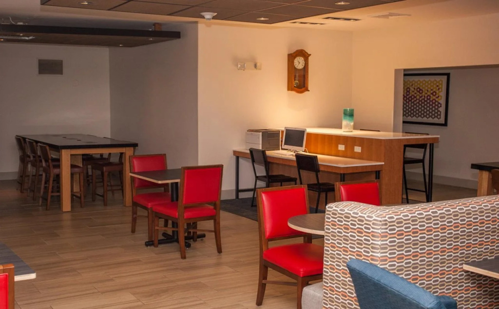 Holiday Inn Express & Suites Logan By IHG