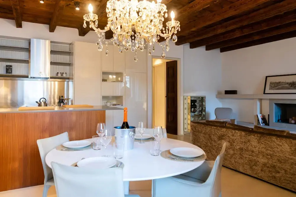 Piazza Erbe Lodge